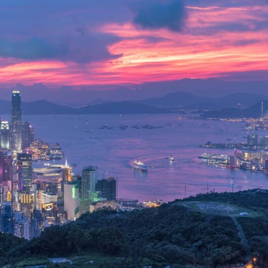 Hongkong Skyline und Victoria Harbour bei Sonnenuntergang